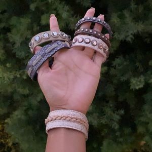 6 Hand cuffs. Leather made.